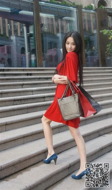 超级红模型珍妮街头摄影、张馨予、摄影、模特