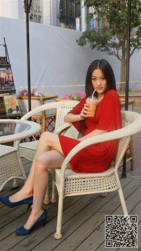 超级红模型珍妮街头摄影、张馨予、摄影、模特