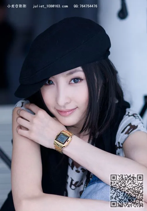 最新广告引人注目的绘画美。一串红彤彤、彤彤