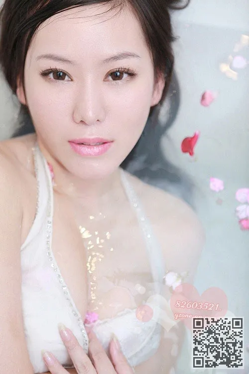性感校花路子滢 爆乳沐浴私房写真