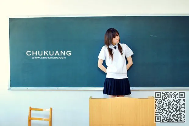 夏季开花的美丽的校园、夏日、校园美女