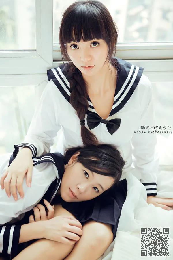 靓丽大学女生美眉影棚玩暧昧