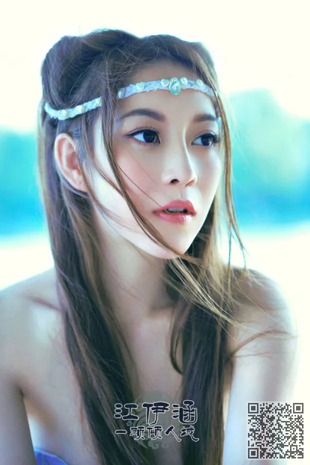 中韩混血美女江伊涵 洛丽塔《倾城》写真