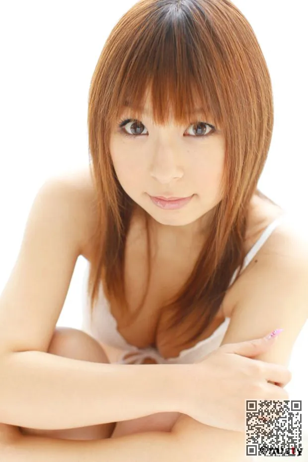 极品女孩倍原かな完成新的性感照片