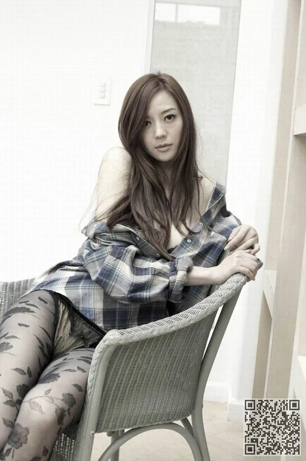 通讴歌周玮FHM杂志封面女郎的照片、周韦彤写真