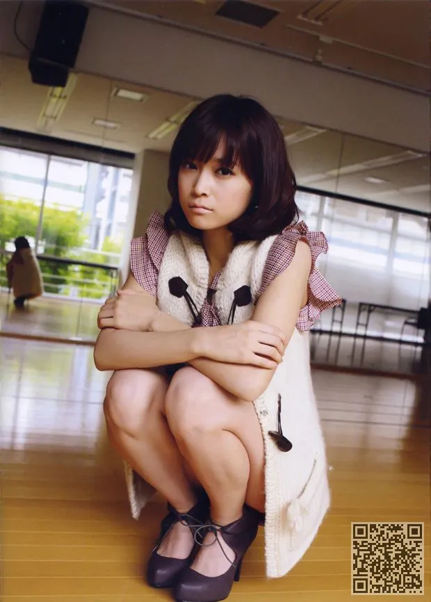 日本美女龟井绘里写真套图
