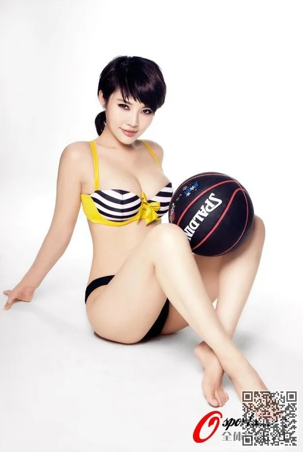 篮球宝贝徐冬冬比基尼拍写真 尽展傲人身材