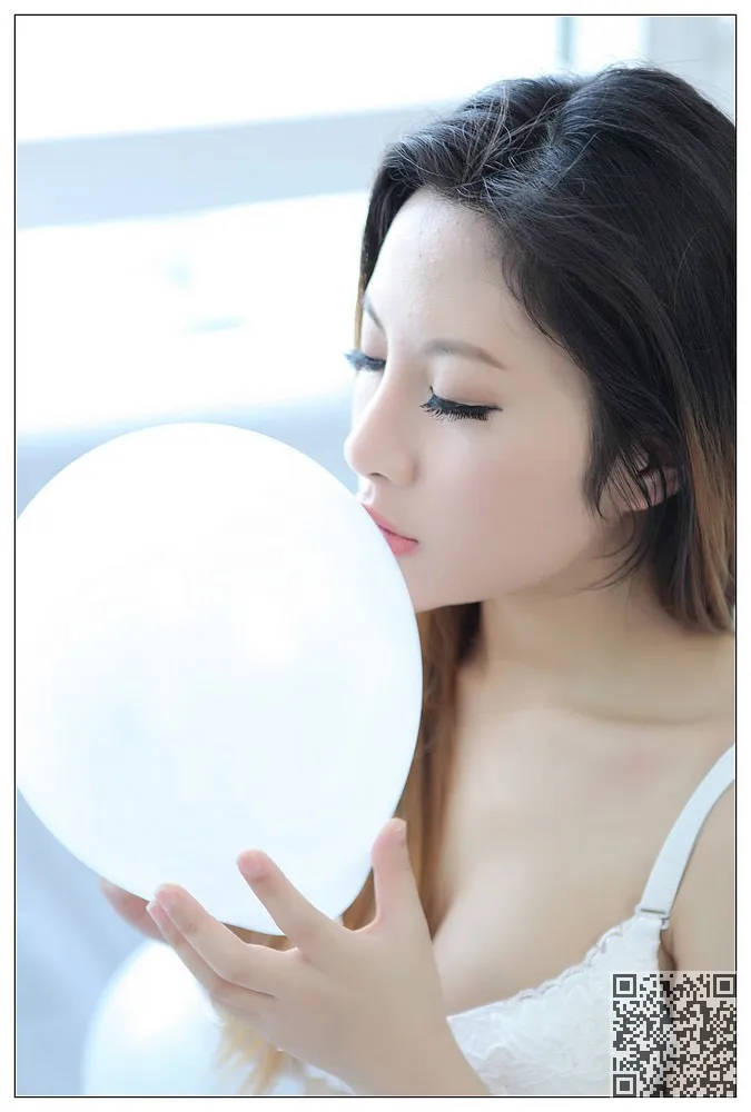 黑色和白色丝绸的魅力美丽私人厨房性感和美丽的图、私房图、美人