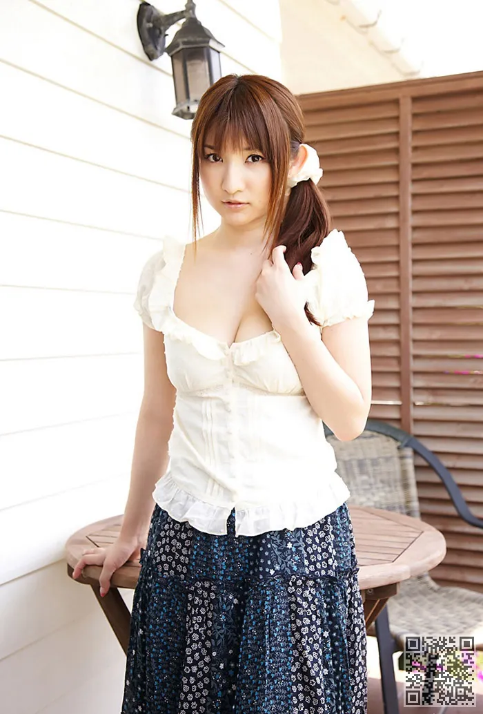日本尾电池娜娜深沟性感照片、性感图片、日本女优
