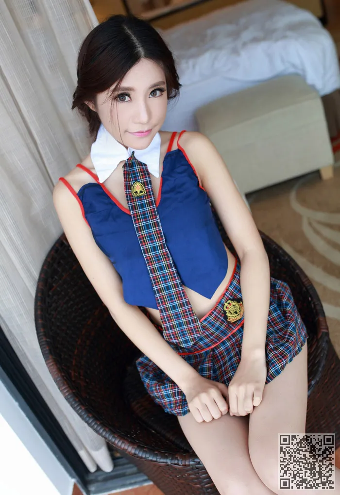 学生的妹妹伊贾齿龈大胆玩制服诱惑、制服、绮里嘉、诱惑