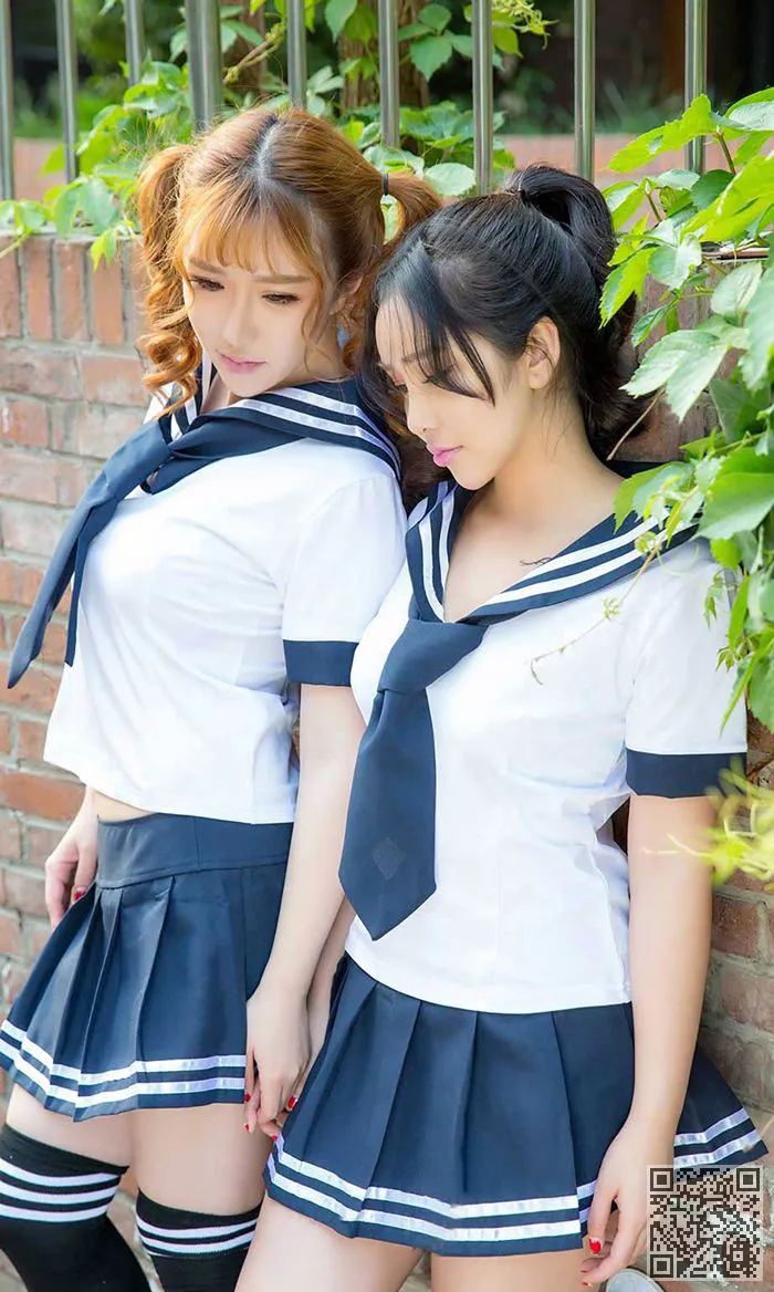 推女郎姐妹花室内大尺度私房照