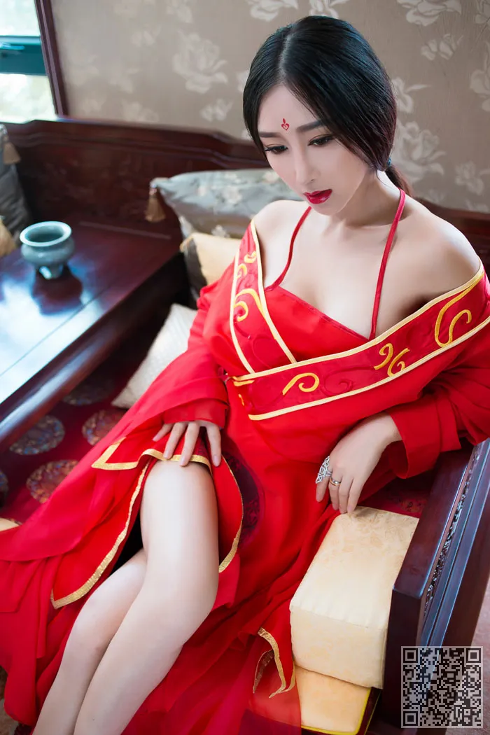 现代东方不败邹晶晶另类性感写真