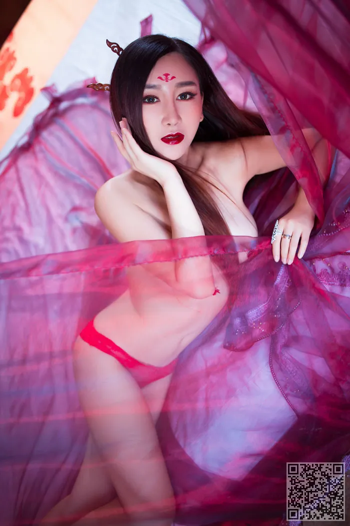 现代东方不败邹晶晶另类性感写真