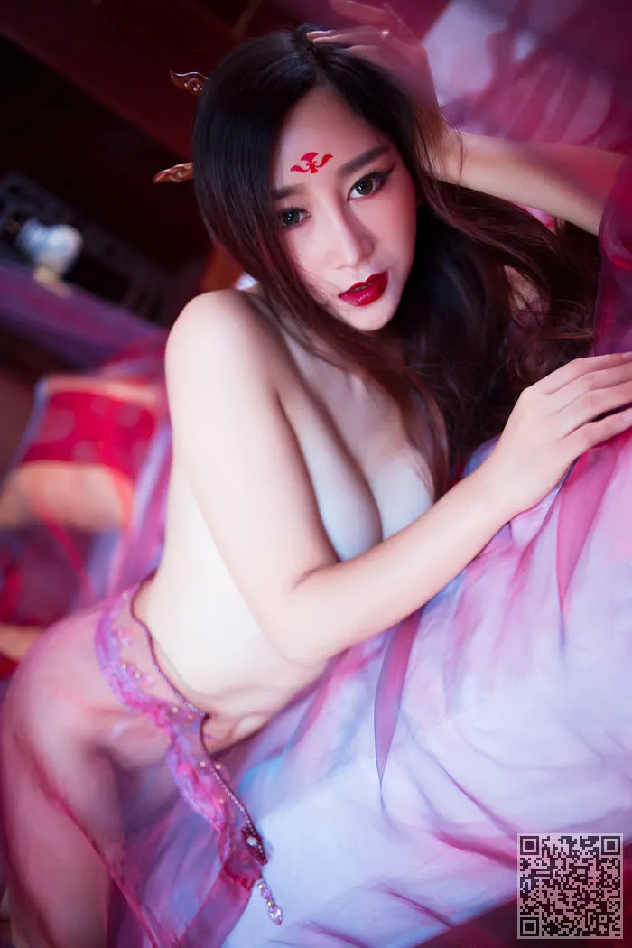 现代东方不败邹晶晶另类性感写真