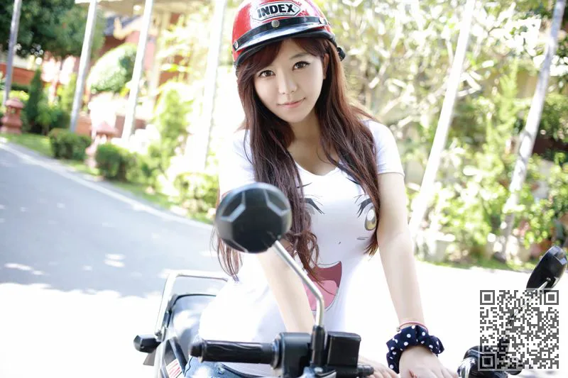 漂亮的胸部婴儿vlon儿子抵御海浪的胸部、刘飞儿、波涛胸涌、美乳