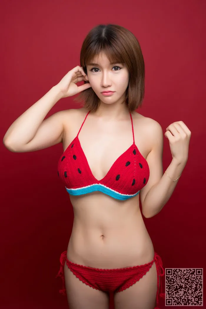 跳舞的孔雀乳房成形术娇发芽绘画艺术双峰保持不住、娇萌萌、童颜巨乳、艺术写真