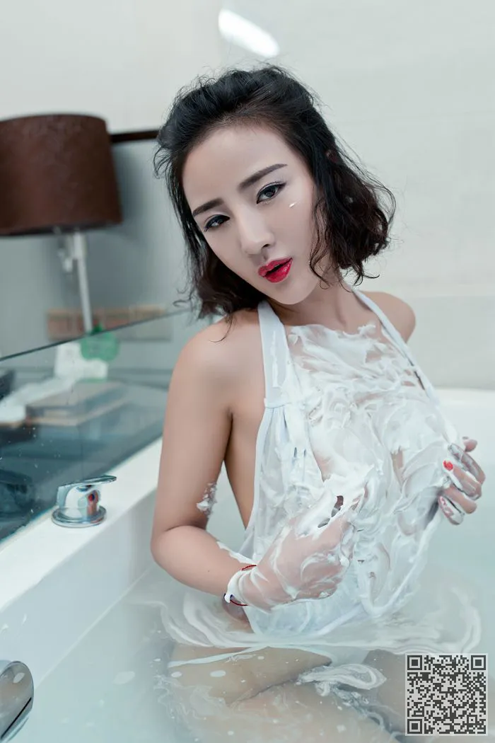 狐狸妹子梅哥翘臀泡泡浴眼神勾魂、勾魂、妹子、梅哥、翘臀