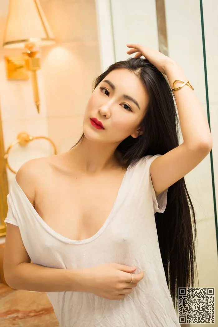 女秘书Ai倪透视装上湿最美丽的诱惑、湿身诱惑、瑷妮、透视装
