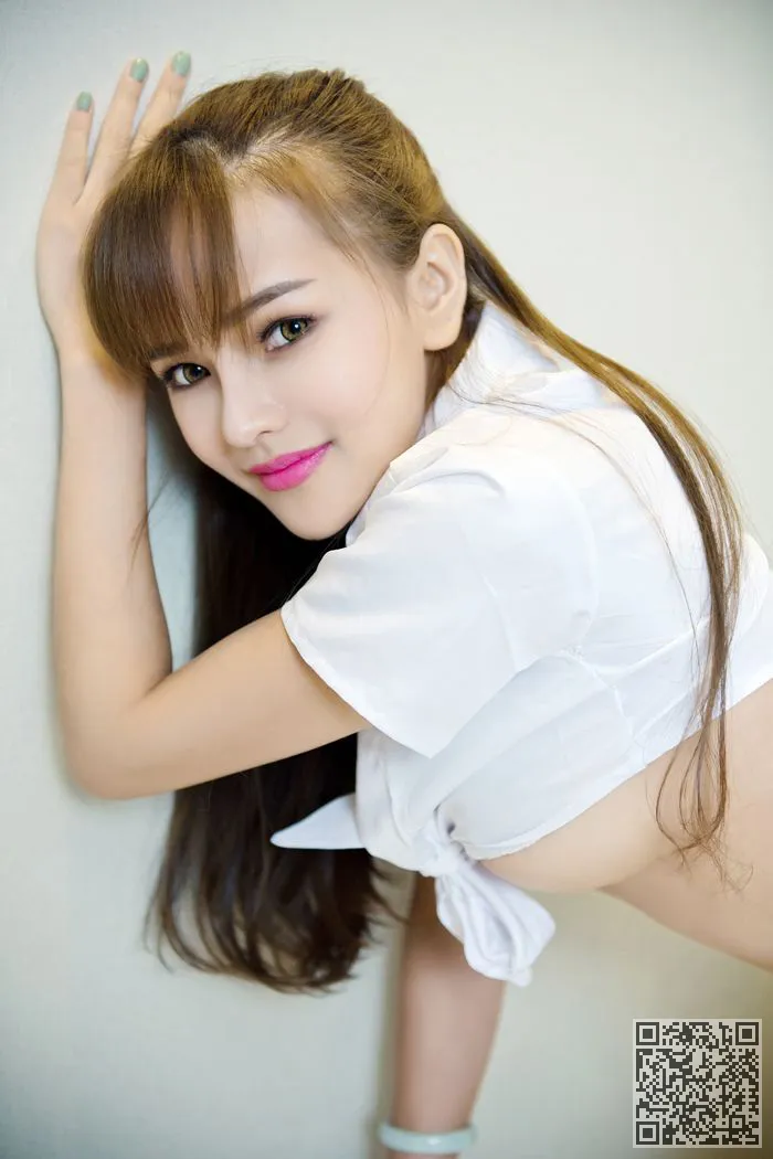 跳舞的孔雀乳房成形术CenYuQiao性感美臀诱惑拍照、岑雨桥、性感、童颜巨乳、诱惑