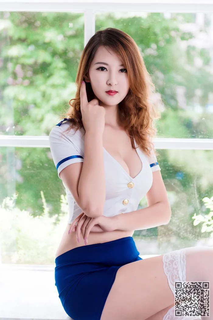 极品护士小妮子美肩一露倾国倾城