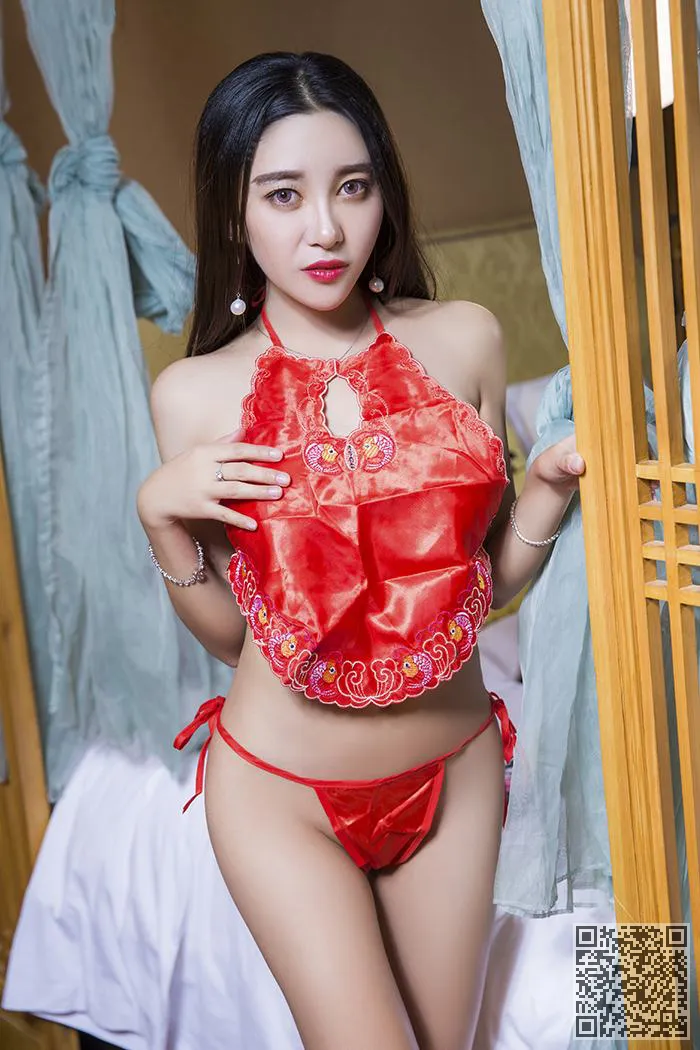 李蜜汁avi紫溪红肚兜胸部self-drawn开放、李梓熙、红肚兜、自摸