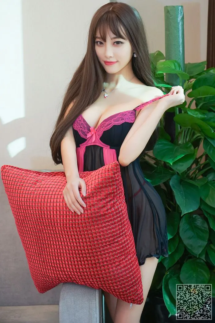 性感女神杨晨晨透视睡衣大胆秀乳