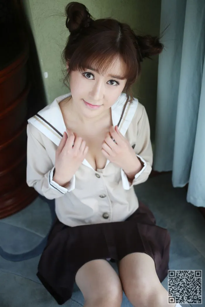 迷人的气质女孩小可卢卡白色丝绸制服诱惑、制服诱惑、小珂、少女、白丝