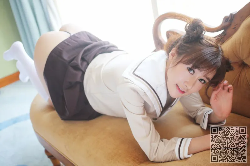 迷人的气质女孩小可卢卡白色丝绸制服诱惑、制服诱惑、小珂、少女、白丝