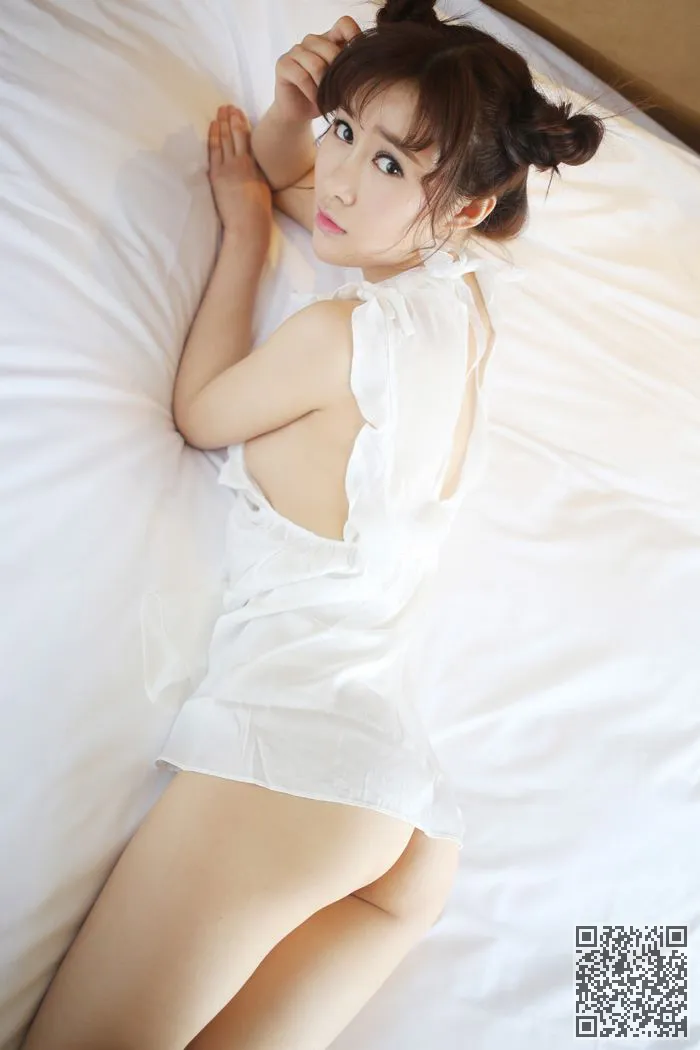迷人的气质女孩小可卢卡白色丝绸制服诱惑、制服诱惑、小珂、少女、白丝