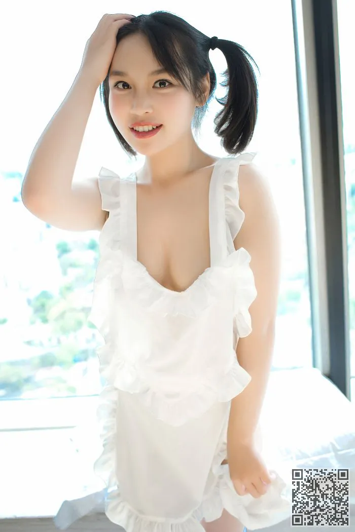 巨乳小孔雀跳舞纯白色制服诱惑和移动、制服诱惑、小纯子、童颜巨乳