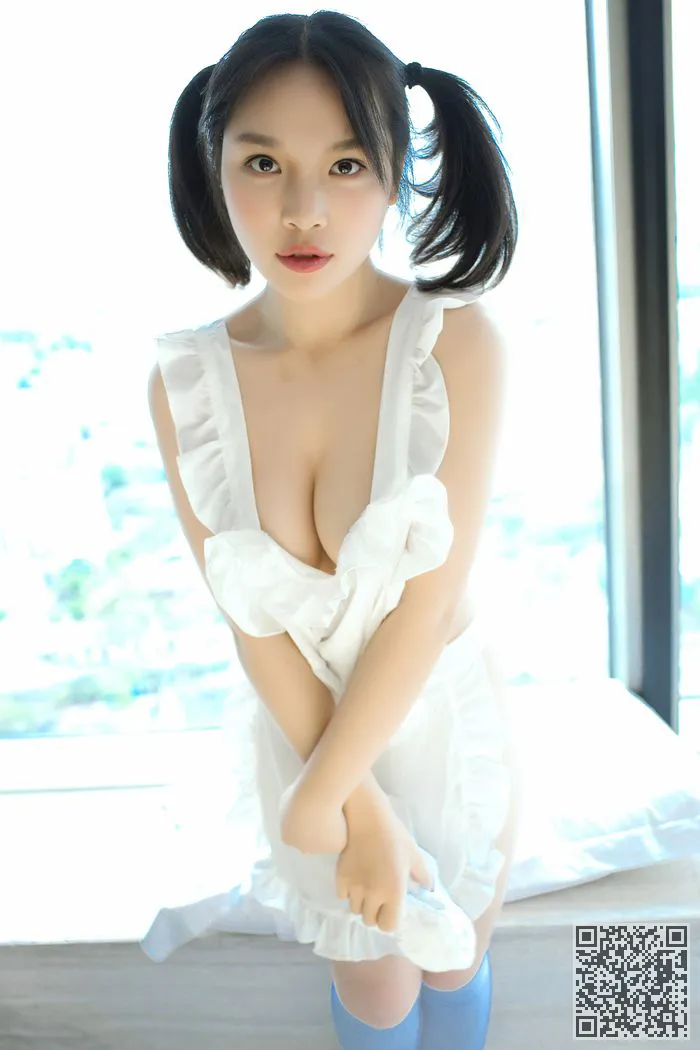 巨乳小孔雀跳舞纯白色制服诱惑和移动、制服诱惑、小纯子、童颜巨乳