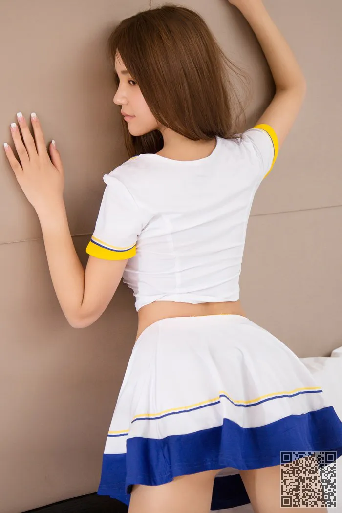 孔雀跳舞他们发芽神姐姐半裸的衣服展示魔鬼身材、半裸、巨乳、童颜