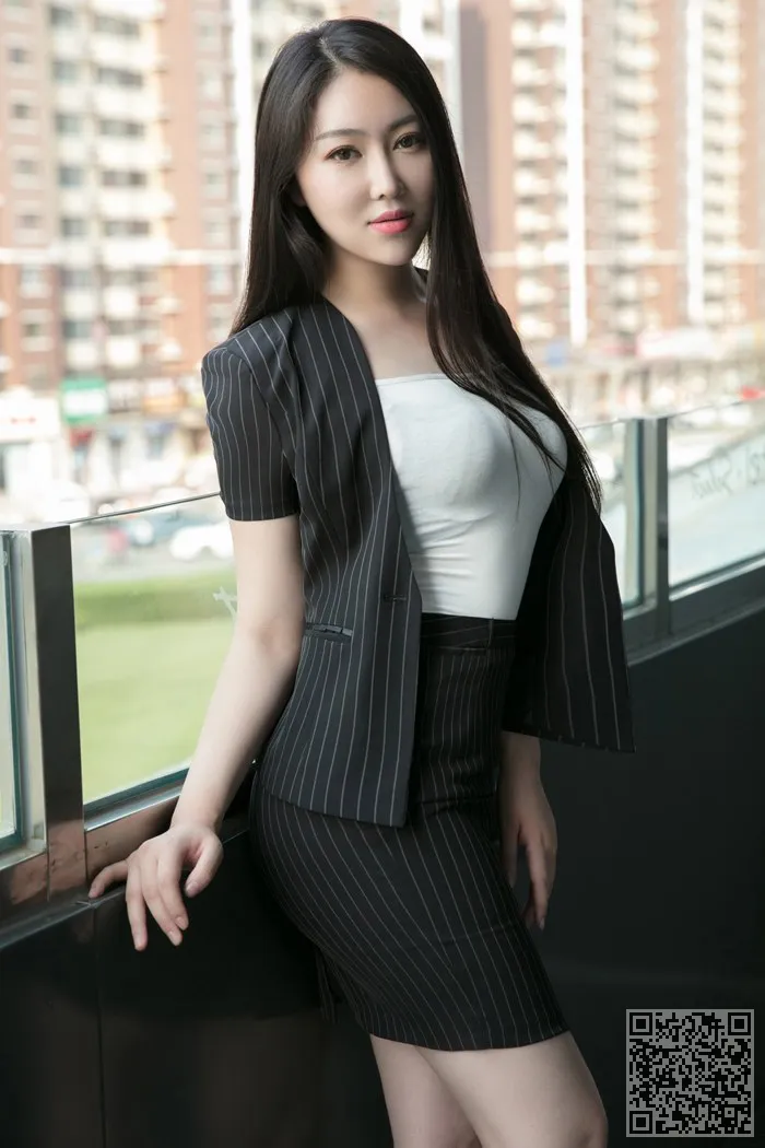 年轻女子,小偷钢丝网郝牛奶屁股眼前、少妇、翘臀、豪乳、馨露
