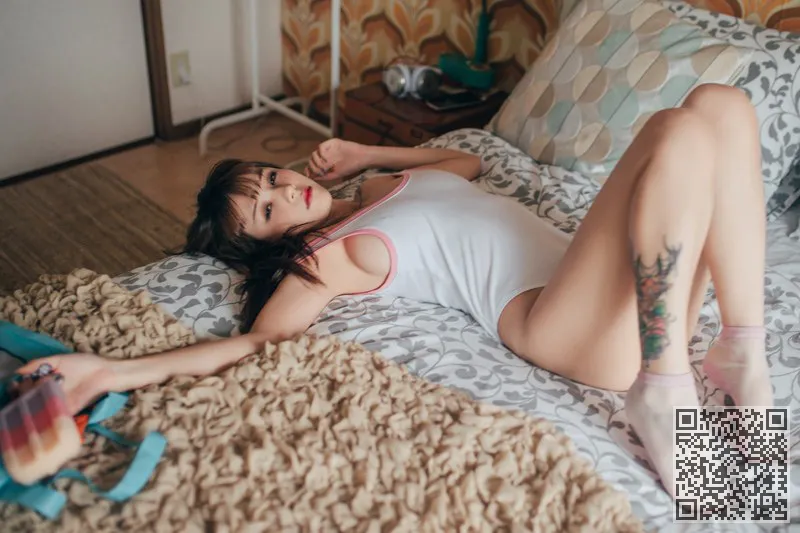 孔雀舞蹈显示牛奶连体内衣性感的夏天美酱、夏美酱、性感、连体内衣