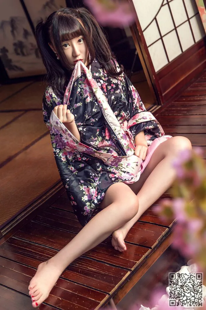 和服的年轻女子微笑着膝盖袜子boo迷晕你白色的、少妇、笑笑、翘臀