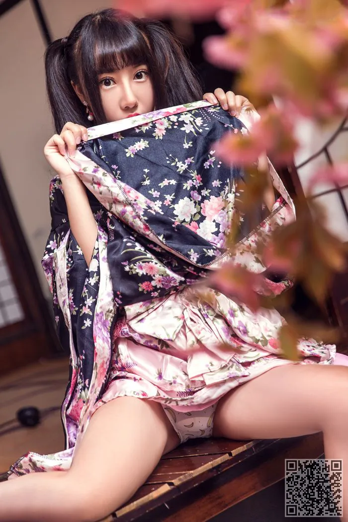 和服的年轻女子微笑着膝盖袜子boo迷晕你白色的、少妇、笑笑、翘臀