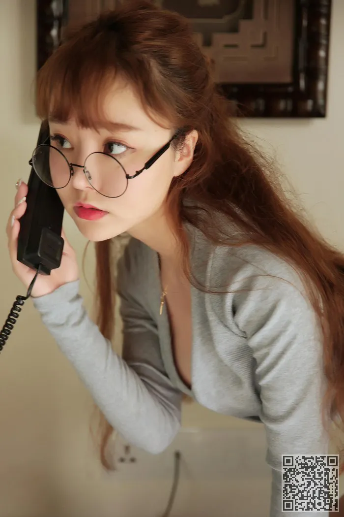 跳舞的孔雀乳房成形术柳树使用大规模裸体诱惑你、大尺度、性感女优、柳侑绮、童颜巨乳