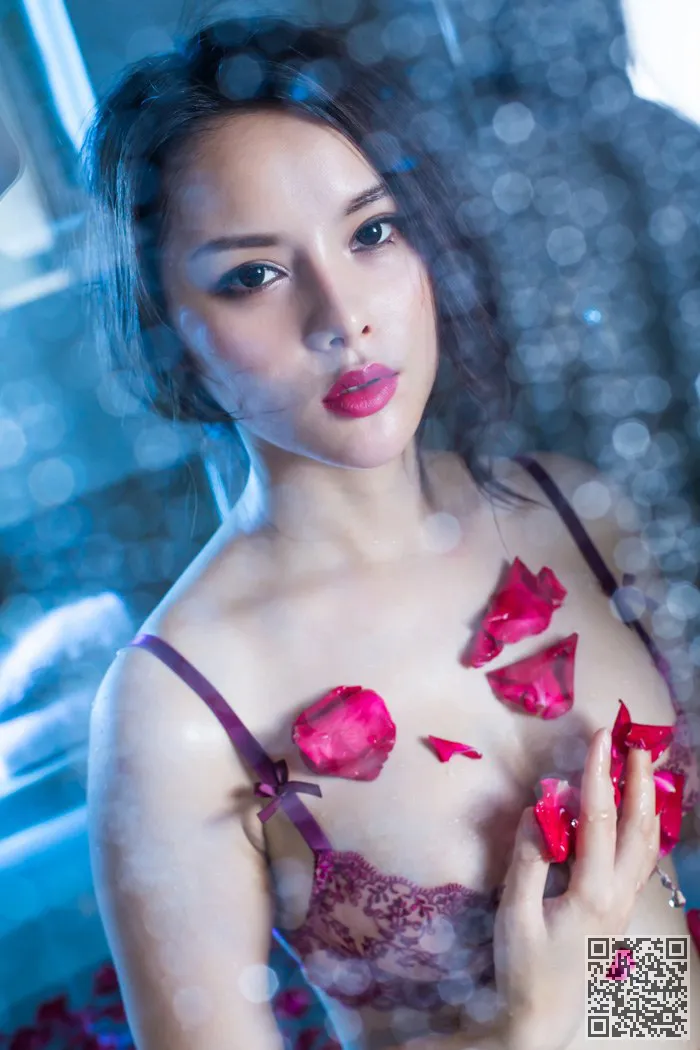 瑞琪浴室湿尤物谭气质成熟的魅力、妩媚、尤物、湿身、谭睿琪