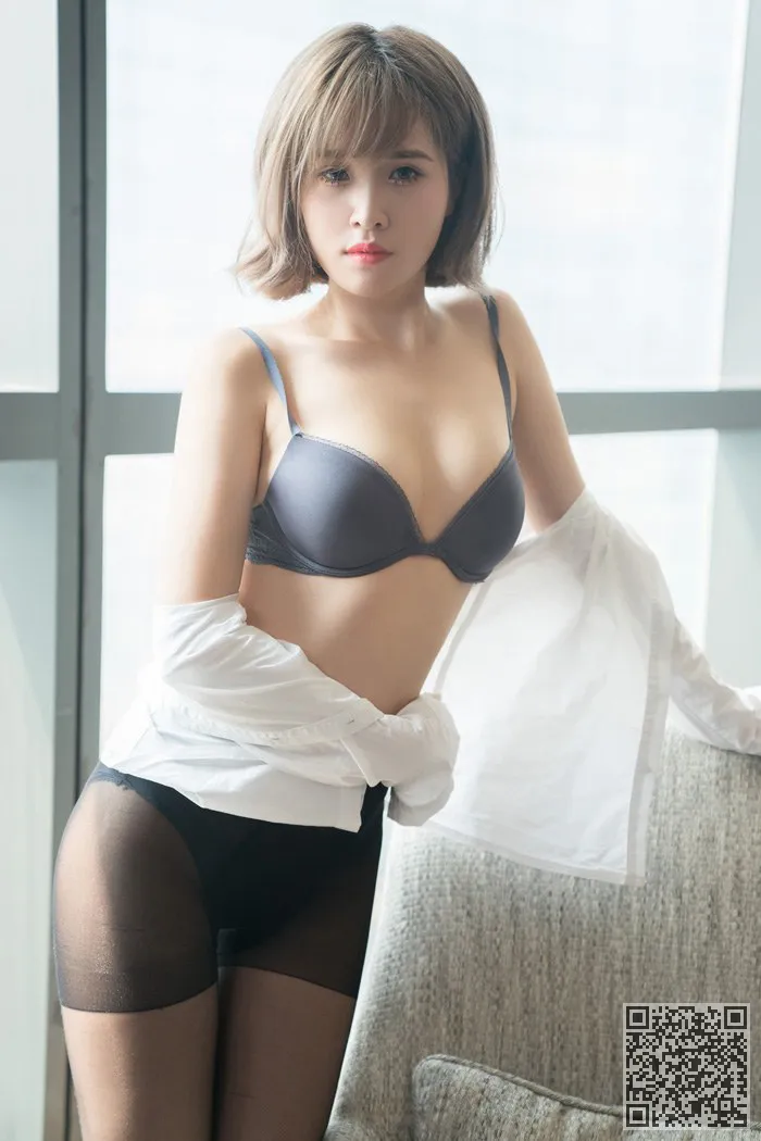 Boo小不点丁裤女仆服装眼前年轻的模型、女仆、嫩模、翘臀