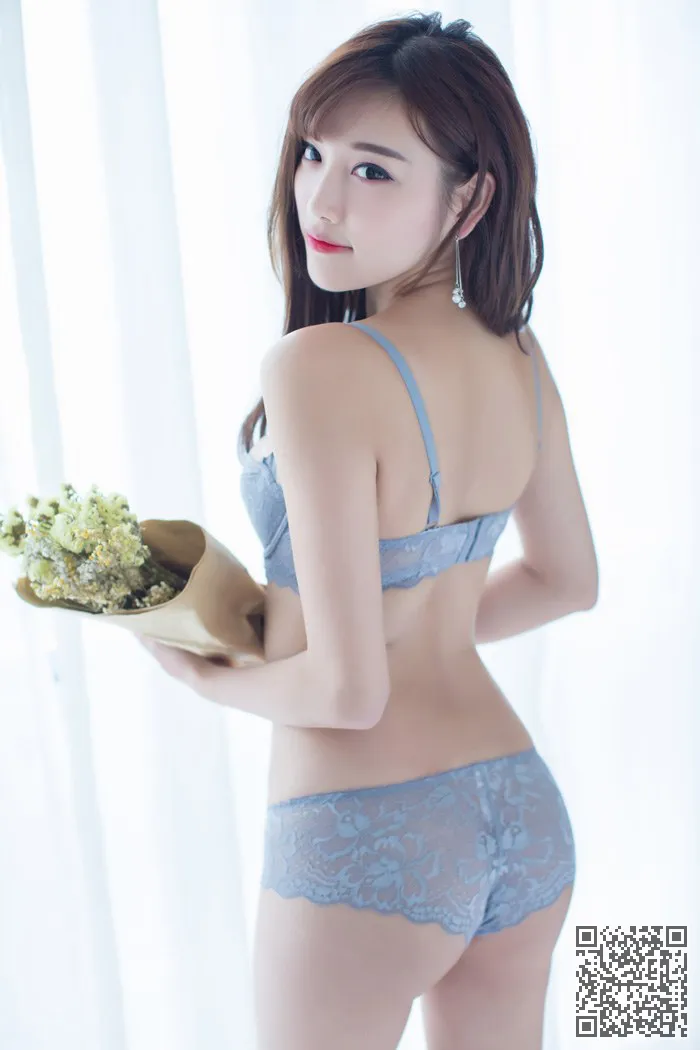美腿御姐杨晨晨诱人酥胸百看不腻