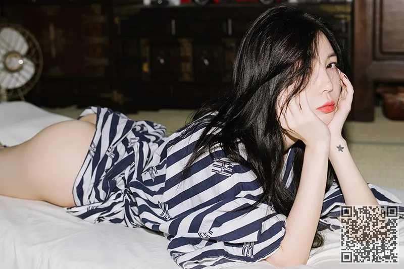 韩国女孩金性感和美丽的白色吊带魔鬼身材、唯美、少女、性感