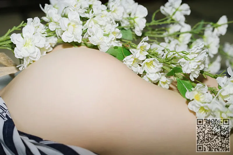韩国女孩金性感和美丽的白色吊带魔鬼身材、唯美、少女、性感