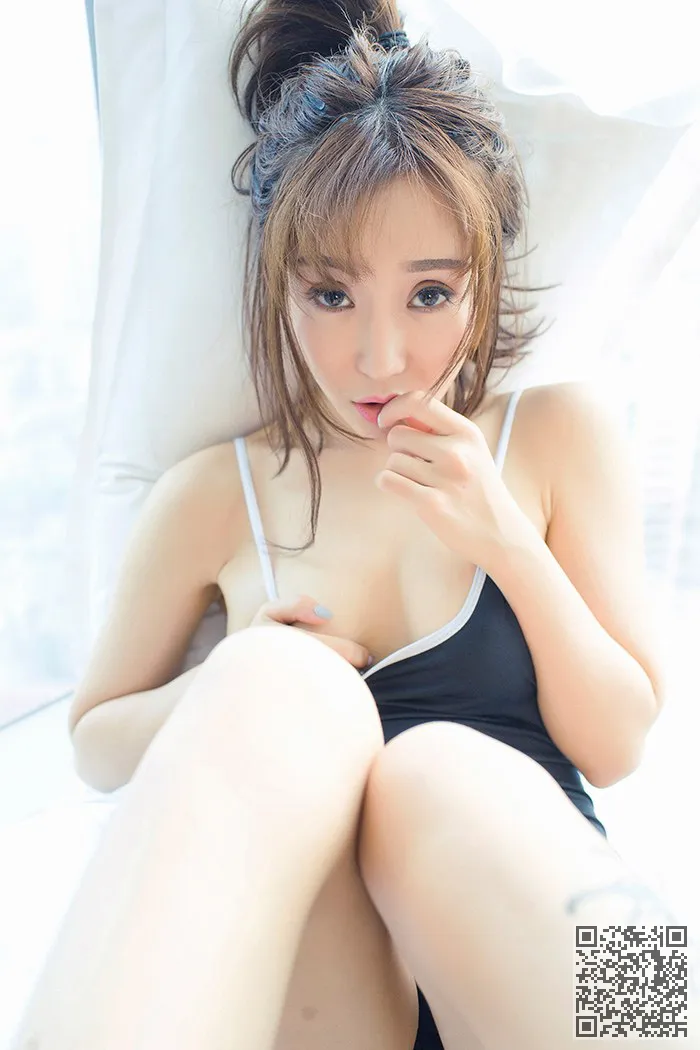 尤其是水果美容顾可以性感比基尼展示白嫩的乳房美、性感、美乳、美人、顾灿