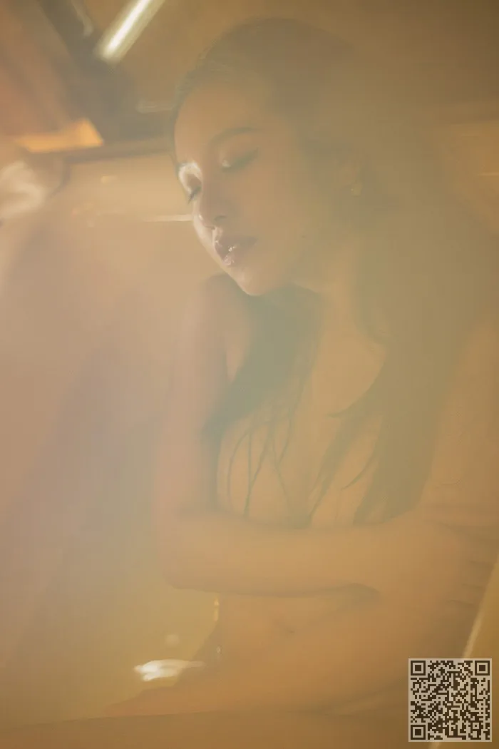 娇艳的女孩食物菜酮体的形状让人垂涎欲滴、娇艳、李慧琳、细腰、菜菜、赛车宝贝、酮体