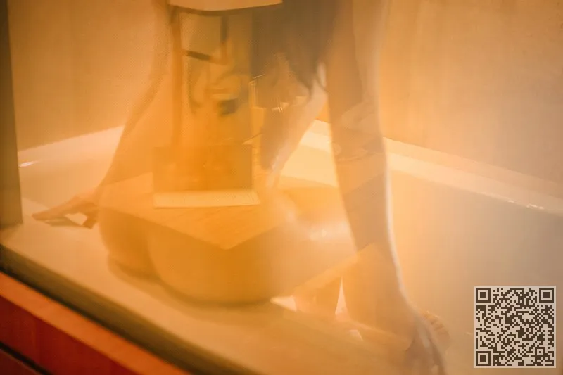 娇艳的女孩食物菜酮体的形状让人垂涎欲滴、娇艳、李慧琳、细腰、菜菜、赛车宝贝、酮体