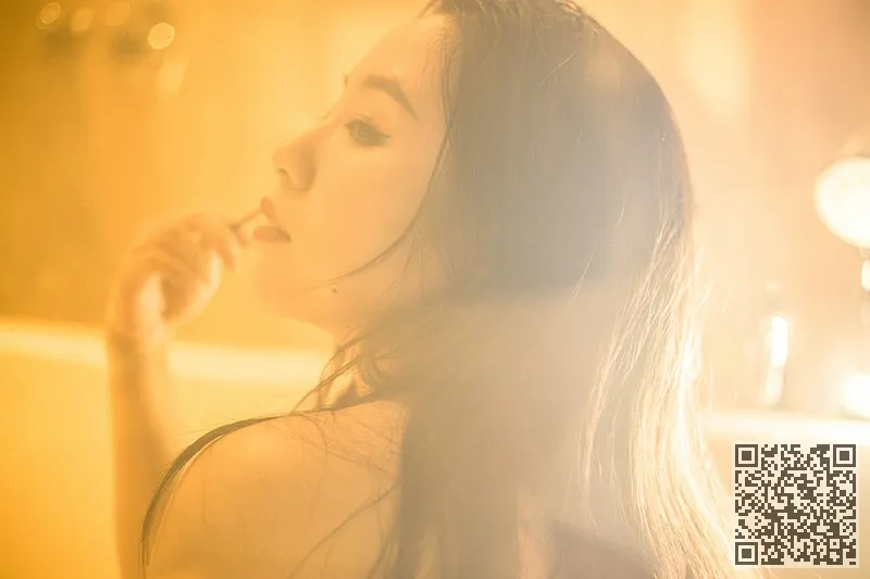 娇艳的女孩食物菜酮体的形状让人垂涎欲滴、娇艳、李慧琳、细腰、菜菜、赛车宝贝、酮体