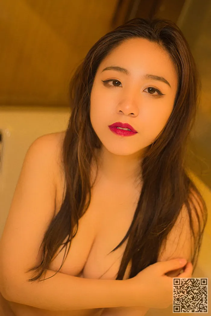 娇艳的女孩食物菜酮体的形状让人垂涎欲滴、娇艳、李慧琳、细腰、菜菜、赛车宝贝、酮体