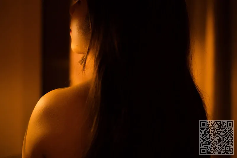 娇艳的女孩食物菜酮体的形状让人垂涎欲滴、娇艳、李慧琳、细腰、菜菜、赛车宝贝、酮体