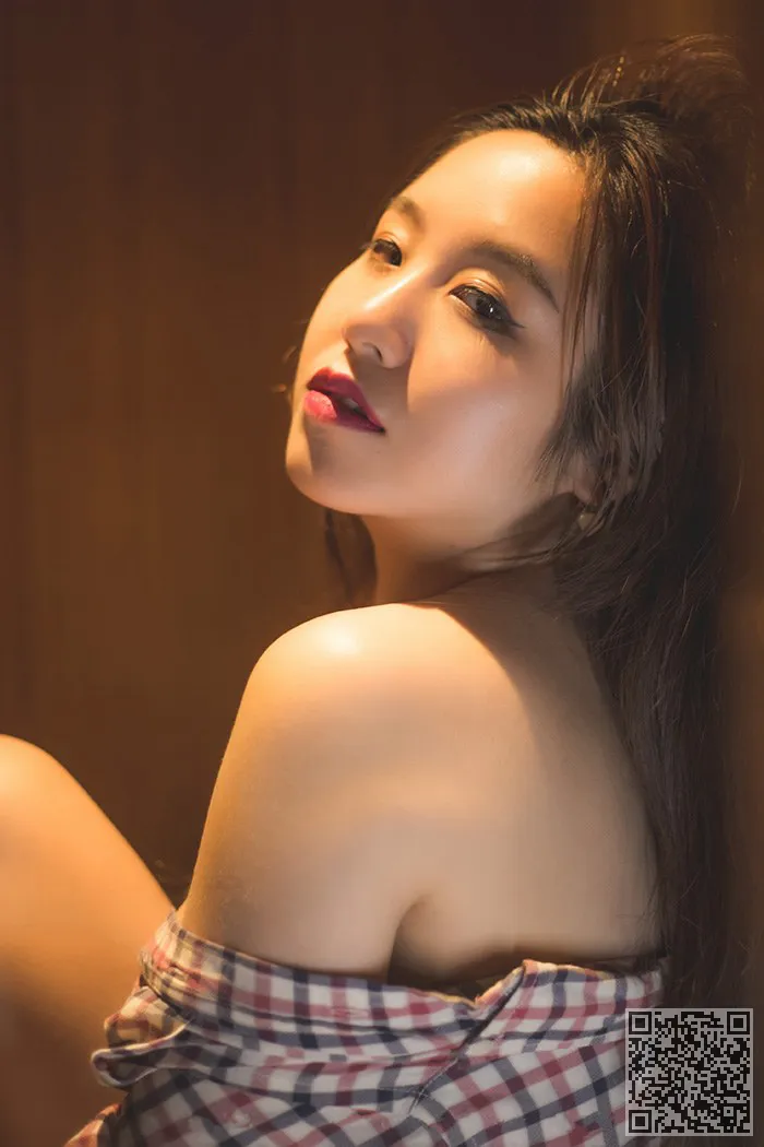娇艳的女孩食物菜酮体的形状让人垂涎欲滴、娇艳、李慧琳、细腰、菜菜、赛车宝贝、酮体