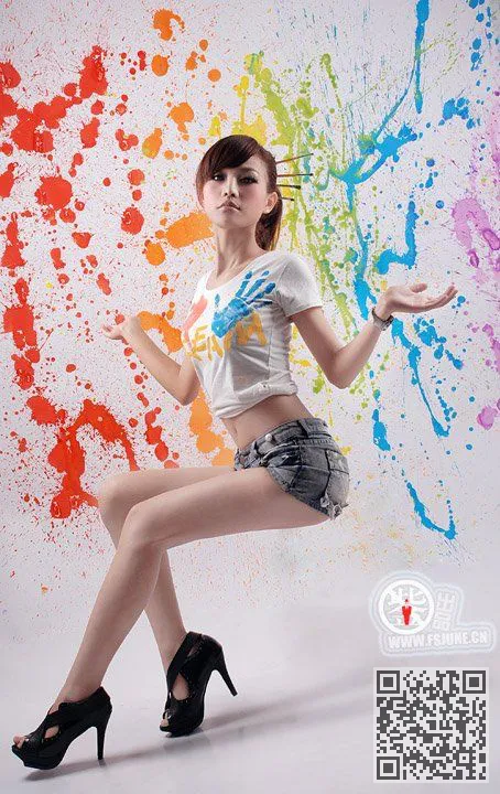 美丽性感的画家美